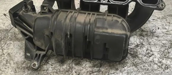 Toyota Corolla Verso E121 Intake manifold