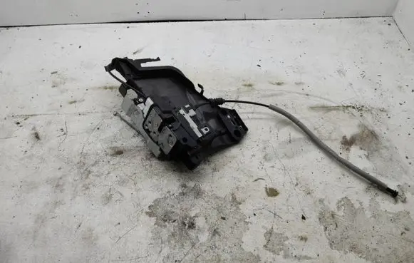 Volvo XC40 Front door lock 31349894