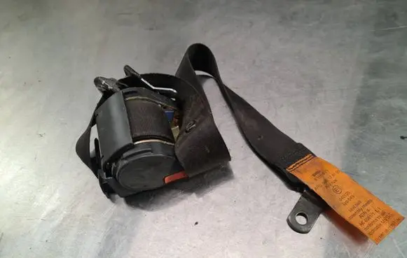 BMW 5 E39 Front seatbelt 8198571 566175100 566172701
