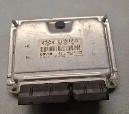 Volkswagen PASSAT B5 Engine control unit/module 038906019KD 1039S01966 0281011205