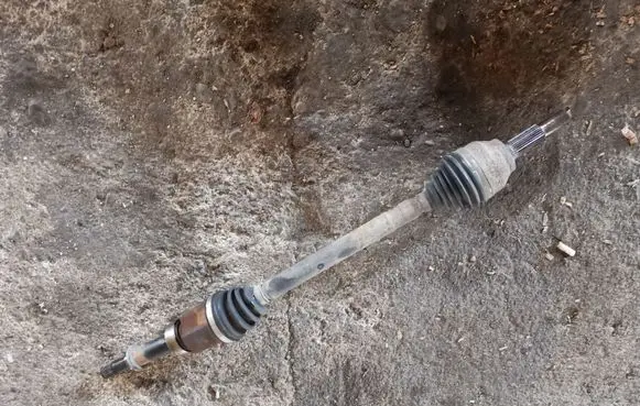 Nissan Leaf I (ZE0) Front driveshaft