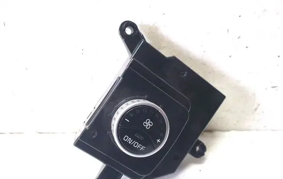 KIA Sorento Air conditioner control unit module 97983P2000
