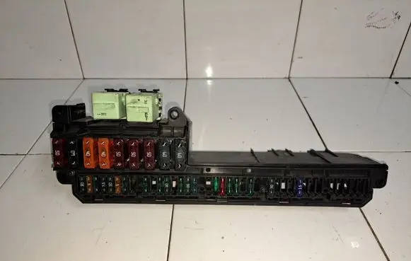 BMW 5 E60 E61 Fuse module 693245201