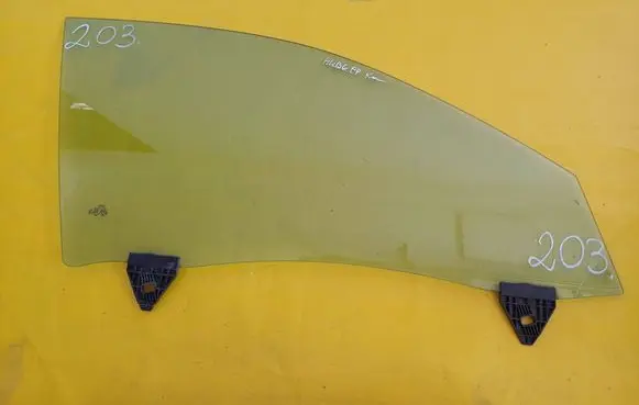 Audi A4 S4 B6 8E 8H Front door window glass four-door