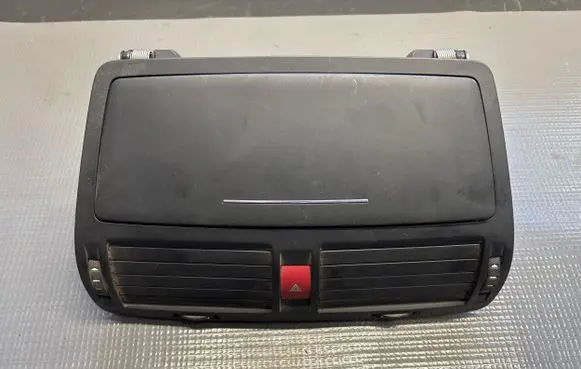Skoda Octavia Mk2 (1Z) Dash center air vent grill 1Z0820951 4904 2401369