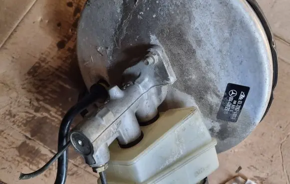 Mercedes-Benz E W210 Brake booster 03776241014 0044302930 038601S