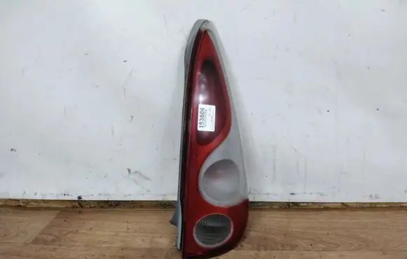 Toyota Avensis T220 Rear/tail lights