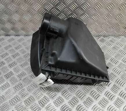 BMW X7 G07 Air filter box 7643301