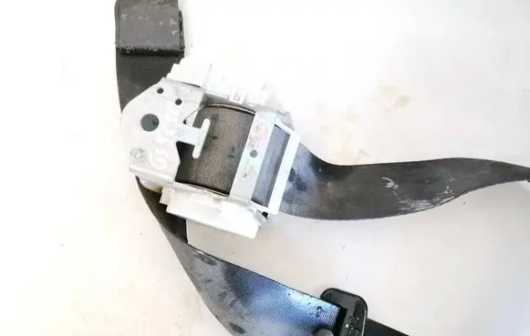 Middle seatbelt (rear)