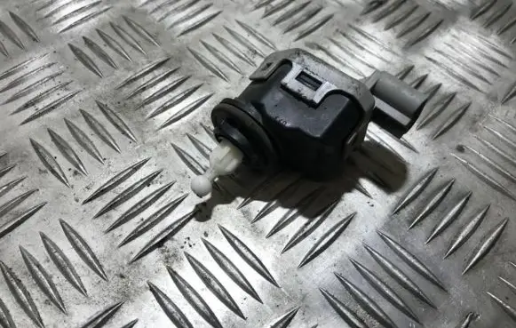 Headlight level adjustment motor
