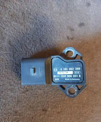 Volkswagen Golf IV Air pressure sensor 038906051B 0281002399