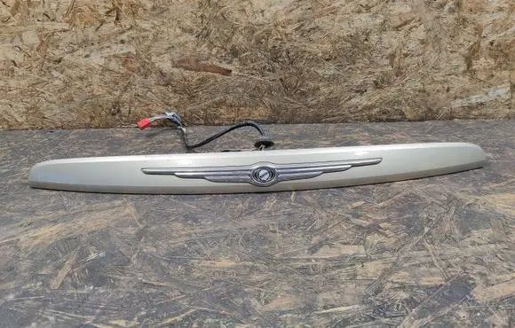 Chrysler Pacifica Trunk door license plate light bar 13425100