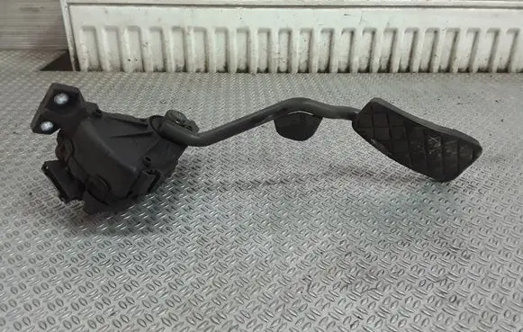 Volkswagen PASSAT B5.5 Accelerator throttle pedal 8E2721523C