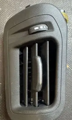Jeep Grand Cherokee WL Air vent grill in roof