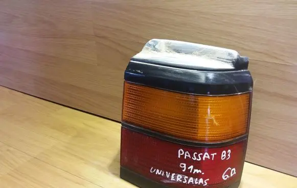 Volkswagen PASSAT B3 Rear/tail lights 333945112 333945257