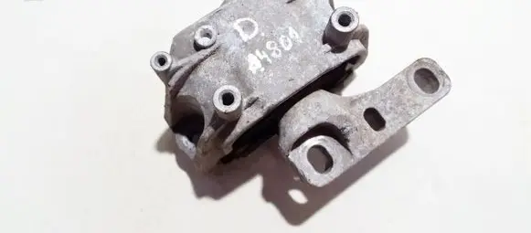 Skoda Octavia Mk2 (1Z) Engine mount bracket g2579100