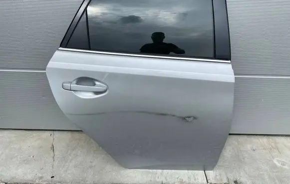 Toyota Auris E180 Rear door