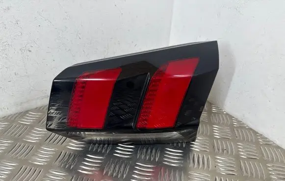 Peugeot 5008 II Rear/tail lights 9811027780 81580201