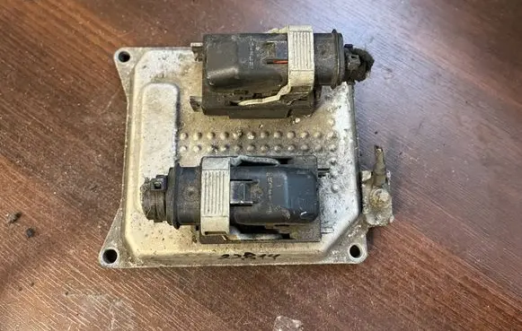 Opel Astra J Engine control unit/module 55564081