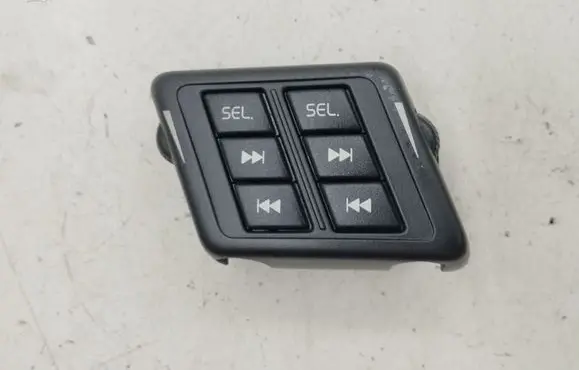 Volvo XC90 Steering wheel buttons/switches 30746096