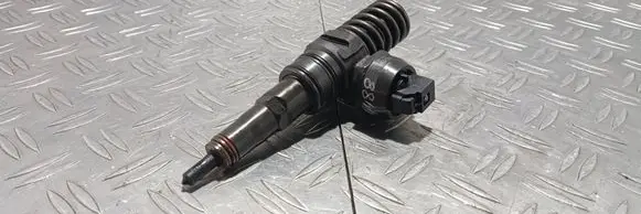 Skoda Octavia Mk2 (1Z) Fuel injector 038130073