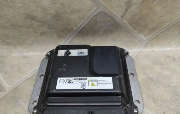 Mazda 6 Engine control unit/module R2BG18881A 2757000200