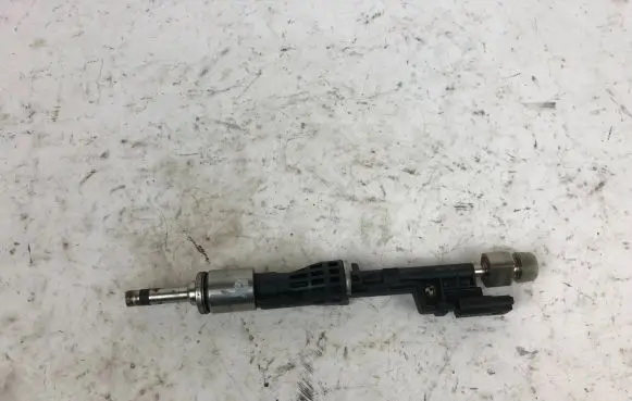 BMW 5 F10 F11 Fuel injector 7568607 10213541
