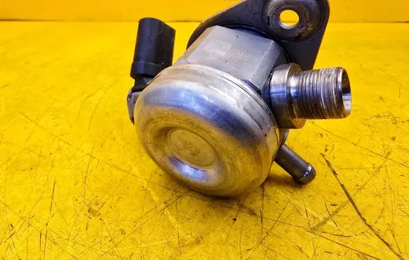 Mercedes-Benz A W177 Fuel injection high pressure pump A2600700000