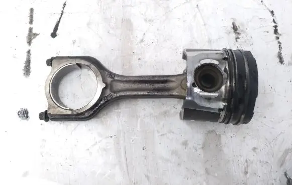 Citroen C5 Piston with connecting rod 619