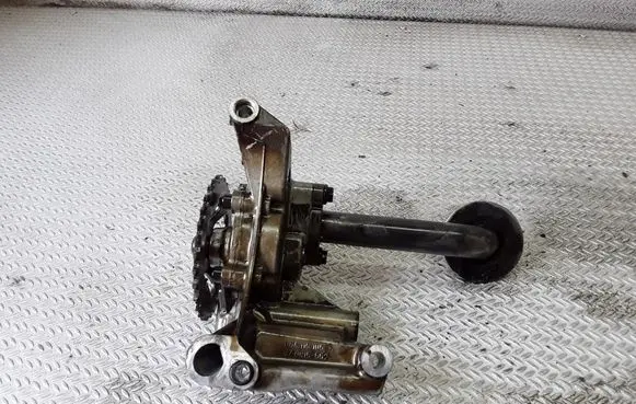 Volkswagen Sharan Oil pump 06A115105