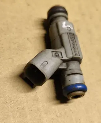 Chrysler PT Cruiser Fuel injector 04891345AA