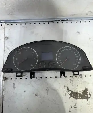 Volkswagen Golf V Speedometer (instrument cluster) 1K0920861B V0020000 VWZ7Z0D0712642