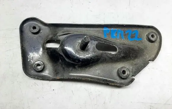 Skoda Octavia Mk2 (1Z) Fender mounting bracket