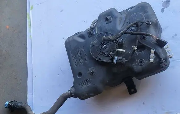 Renault Trafic III (X82) AdBlue liquid reservoir 172A21178R