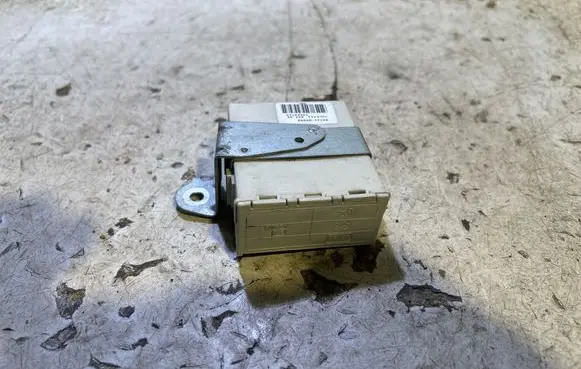 Toyota Corolla E120 E130 Door central lock control unit/module 8974102050 73662712 02202