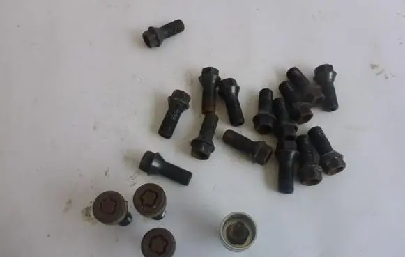 BMW 1 F20 F21 Anti-theft wheel nuts and lock 