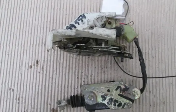 KIA Clarus Rear door lock