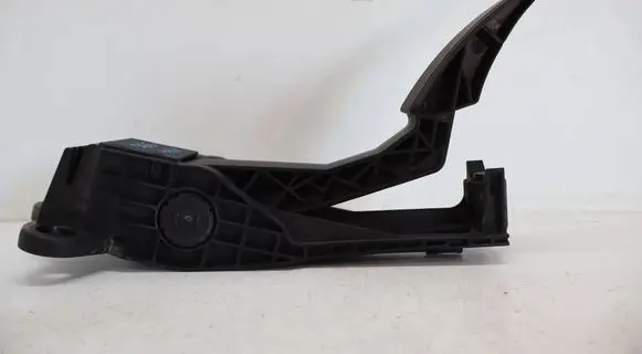 Mercedes-Benz ML W164 Accelerator throttle pedal A1643000004
