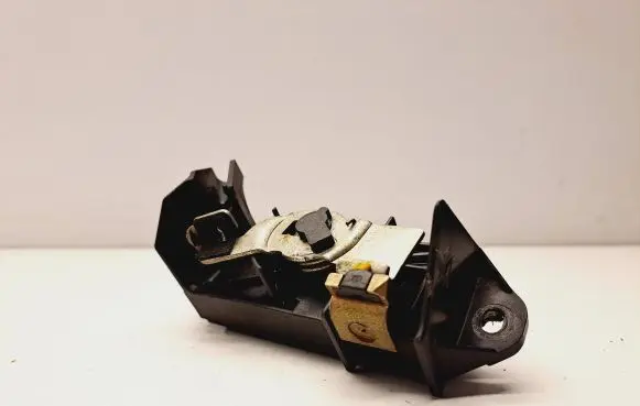 Toyota Corolla Verso E121 Tailgate trunk handle 143N