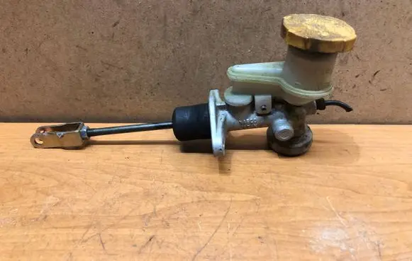 Subaru Impreza II Clutch master cylinder