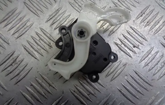 Opel Astra H A/C air flow flap actuator/motor 