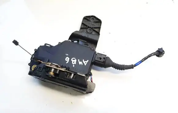 Audi A4 S4 B6 8E 8H Front door lock 3b0837868