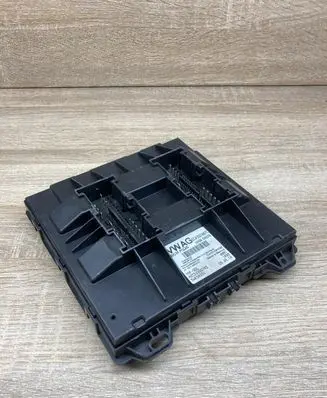 Volkswagen Jetta VI Central body control module 5C0937087C 5WK50331