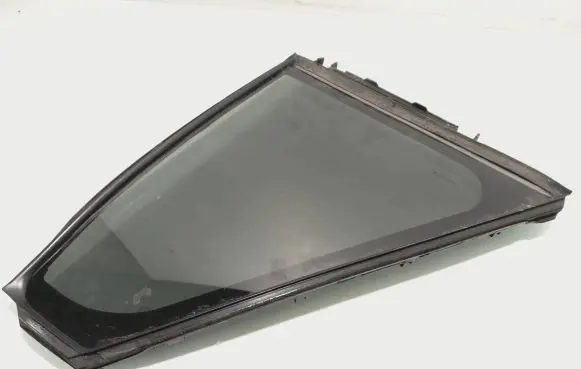 Toyota Avensis T270 Rear vent window glass As2