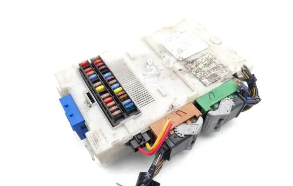 Ford Mondeo MK IV Fuse module 7G9T14A073DD 28130621
