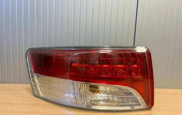 Toyota Avensis T270 Rear/tail lights 8156105190 8156005190