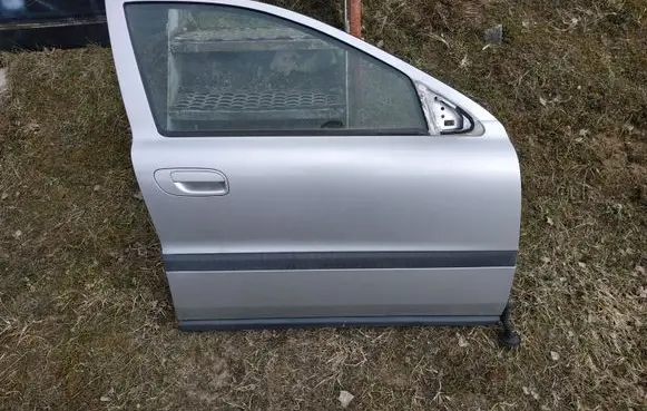 Volvo V70 Front door