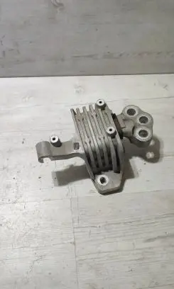 Jeep Cherokee Engine mount vacuum valve 68141406AE P68141406AE
