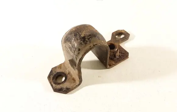 Mazda 6 Sway bar bush bracket, front 