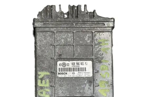 Volkswagen Golf III Engine control unit/module 028906021FJ